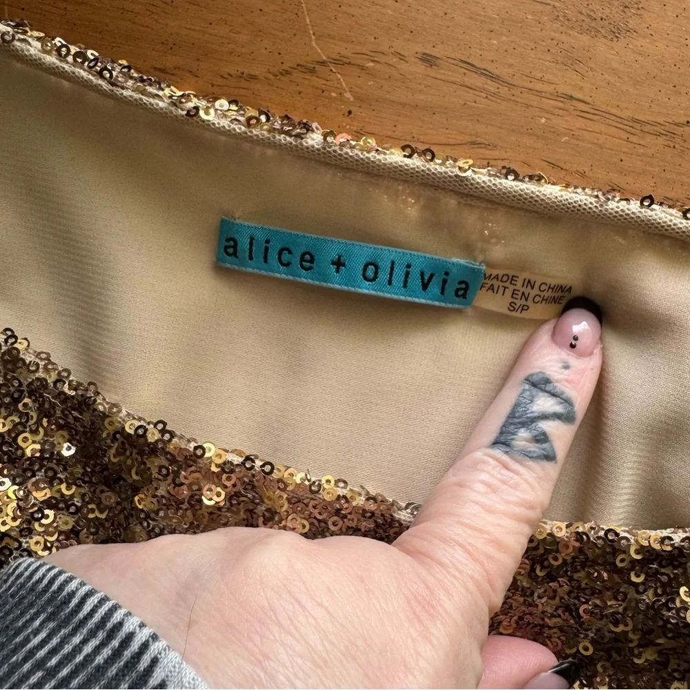 Alice + Olivia Barret Gold Sequin Blouson Party Glam Disco Top - Picture 5 of 5